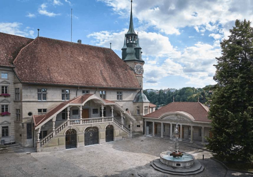 Bâtiment transformé, place de l’hôtel de ville © SBC Alain Kilar